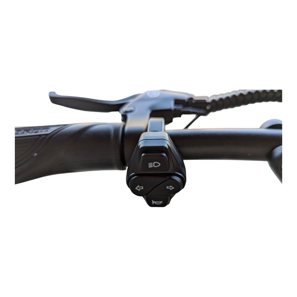 Rovoron R7 — commandes guidon phare clignotants