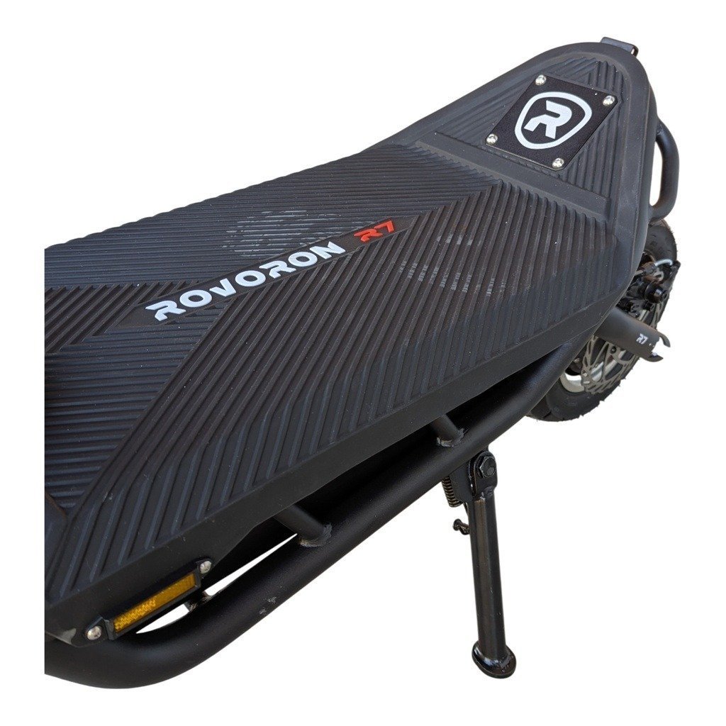 Rovoron R7 — détail plateau deck et béquille